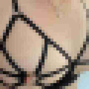 Charlotte_VintageDressed_HotWife